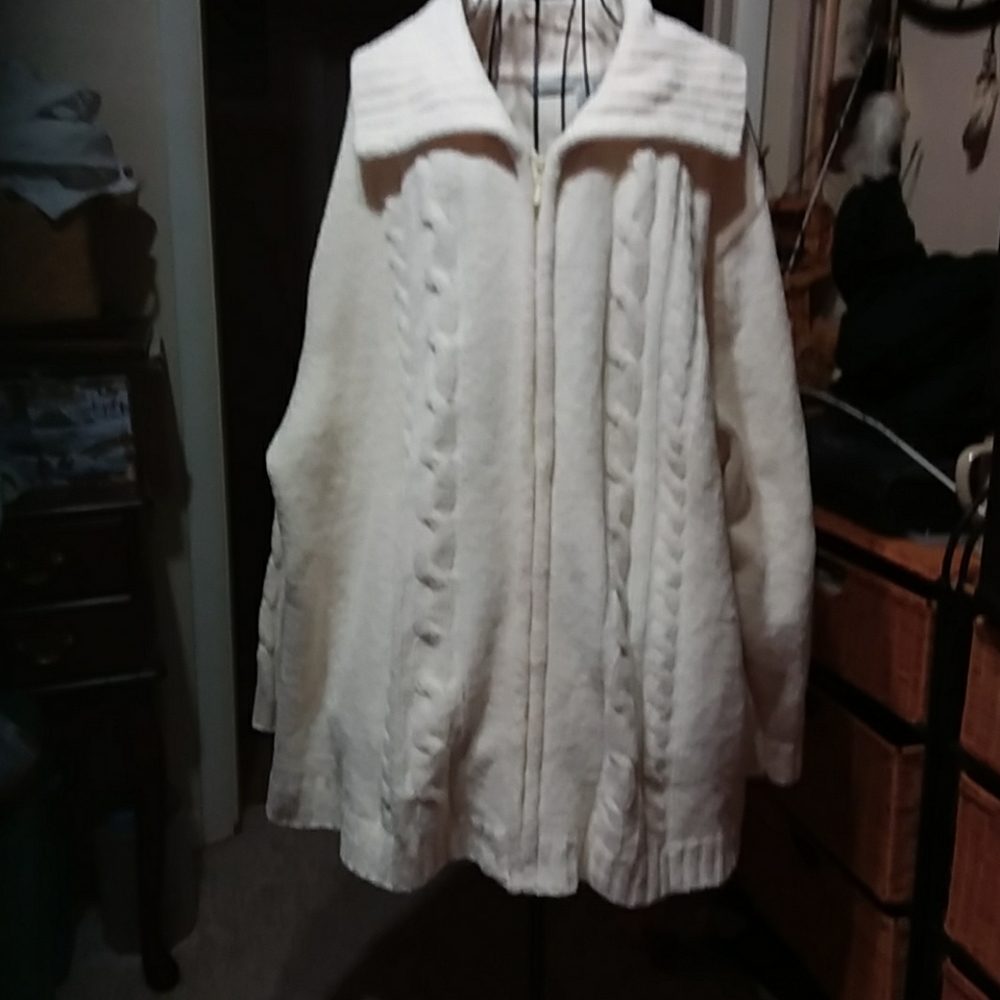 Women's zip front sweater size 26w to 28w